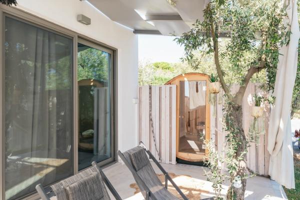 Experience wellness and refreshment by tasting one of the relaxing and therapeutic massages that we offer you.