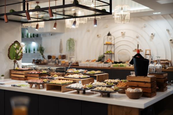 In a unique place, fully harmonized with the natural environment, where everything is carefully tailored to the smallest detail, you can enjoy a rich breakfast with delicious flavors. 