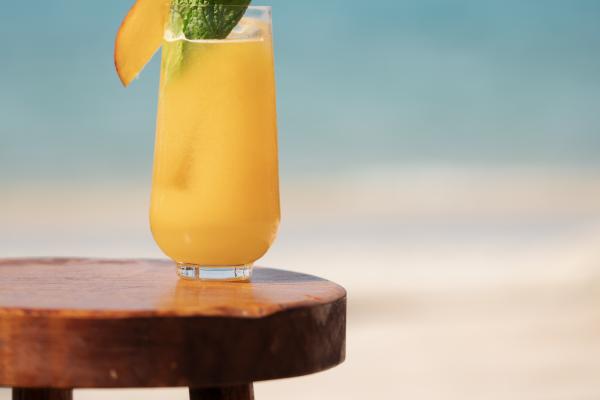 cocktail στην πισίνα